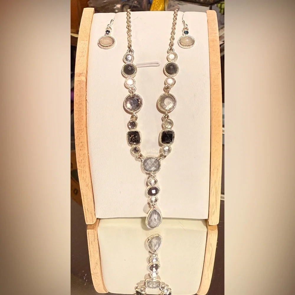 Avon lariat style necklace smokey grey rhinestones w/earrings Women’s jewelry